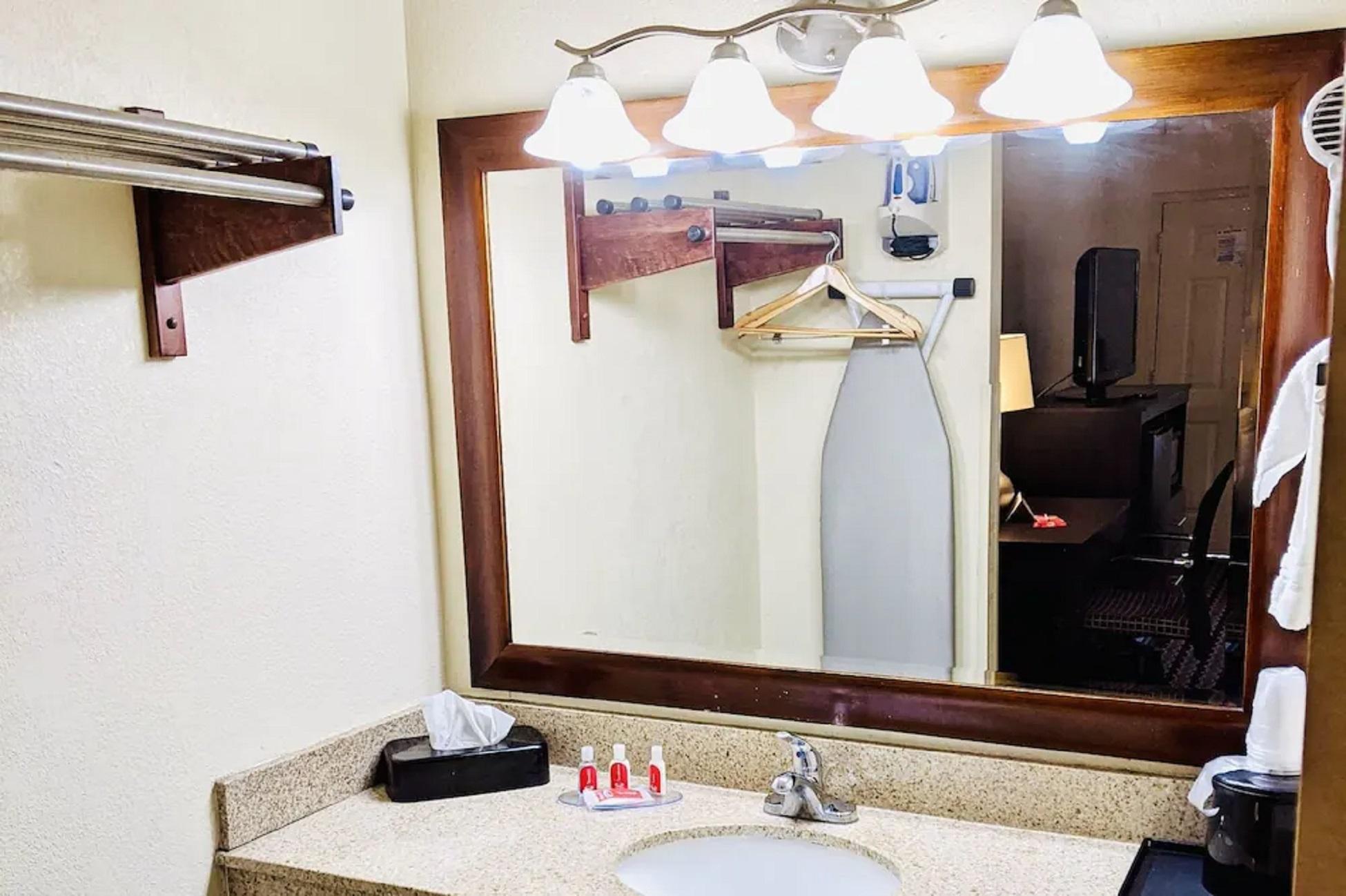 Econo Lodge Forest City Luaran gambar