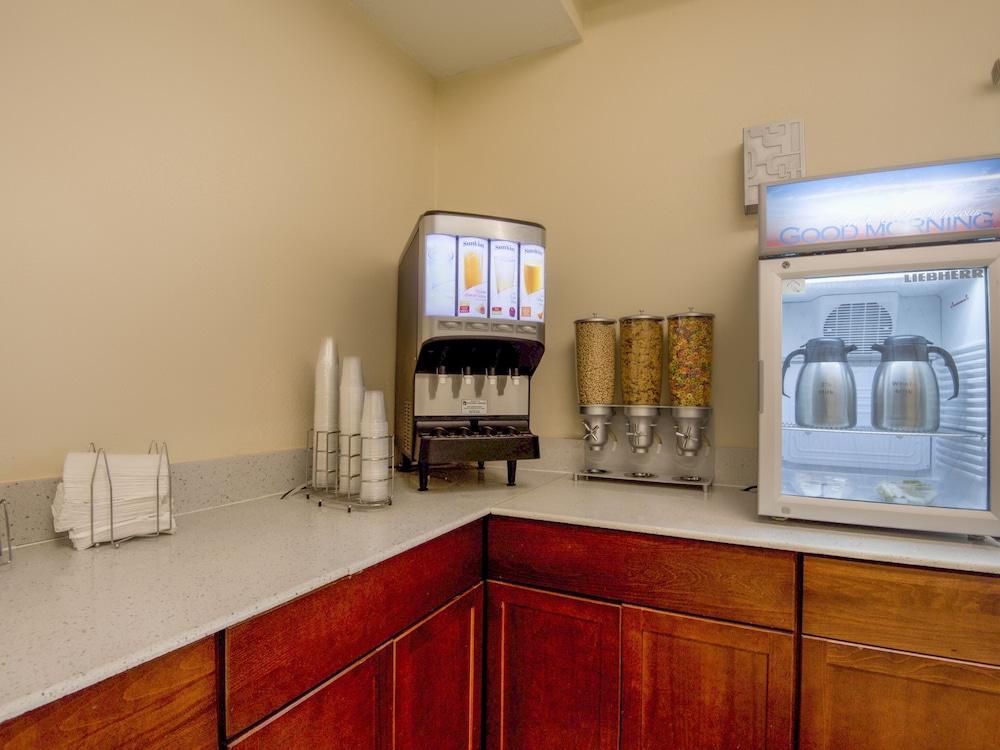 Econo Lodge Forest City Luaran gambar
